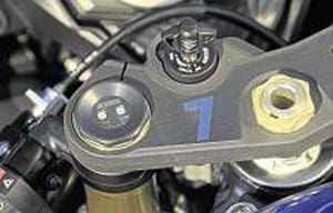 Suzuki-GSX-R750-yoke