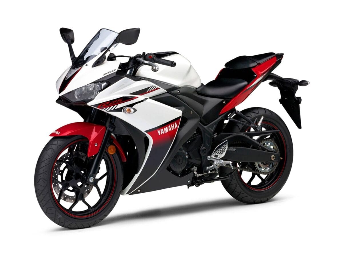 Yamaha 2016 red and white colour R3 and R25 colour scheme in | MoreBikes